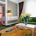 Semesteranläggning (resort) Royal Grand 4*